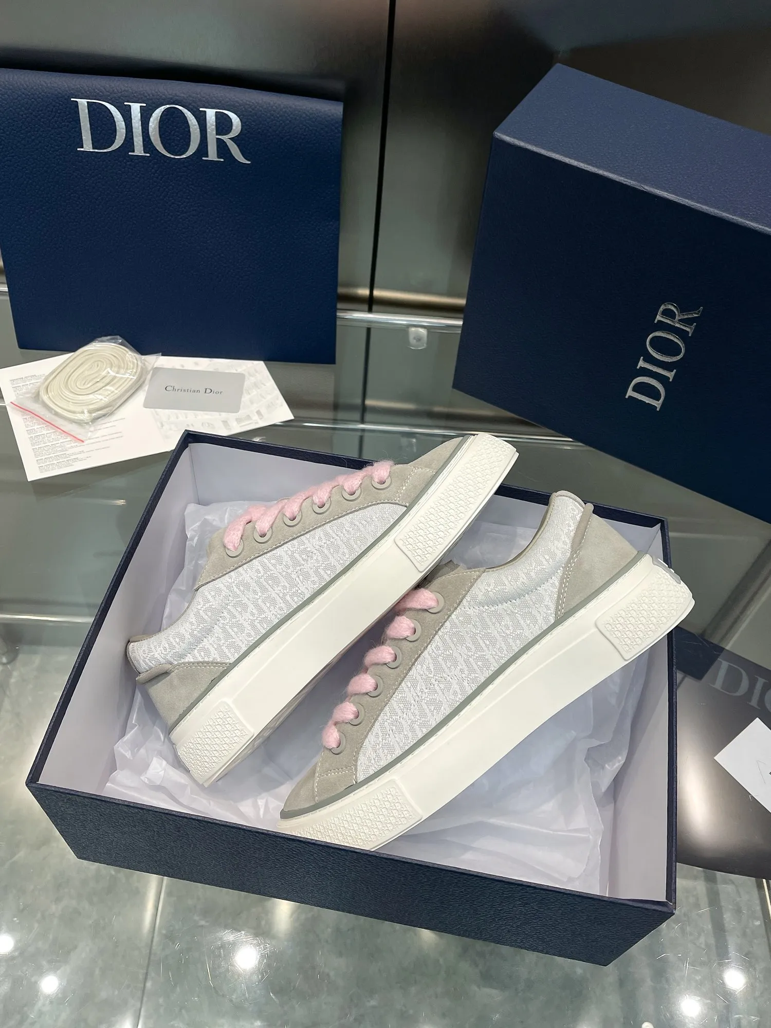 👟👟Ex-factory price 600👟👟 Dior 2023 autumn and winter haute couture series new CD jelly color couple flat casual shoes Dior Size: Female size 35-42 (41.42 customized, non-refundable) / Male size 38-46 (38.46 customized, non-refundable)